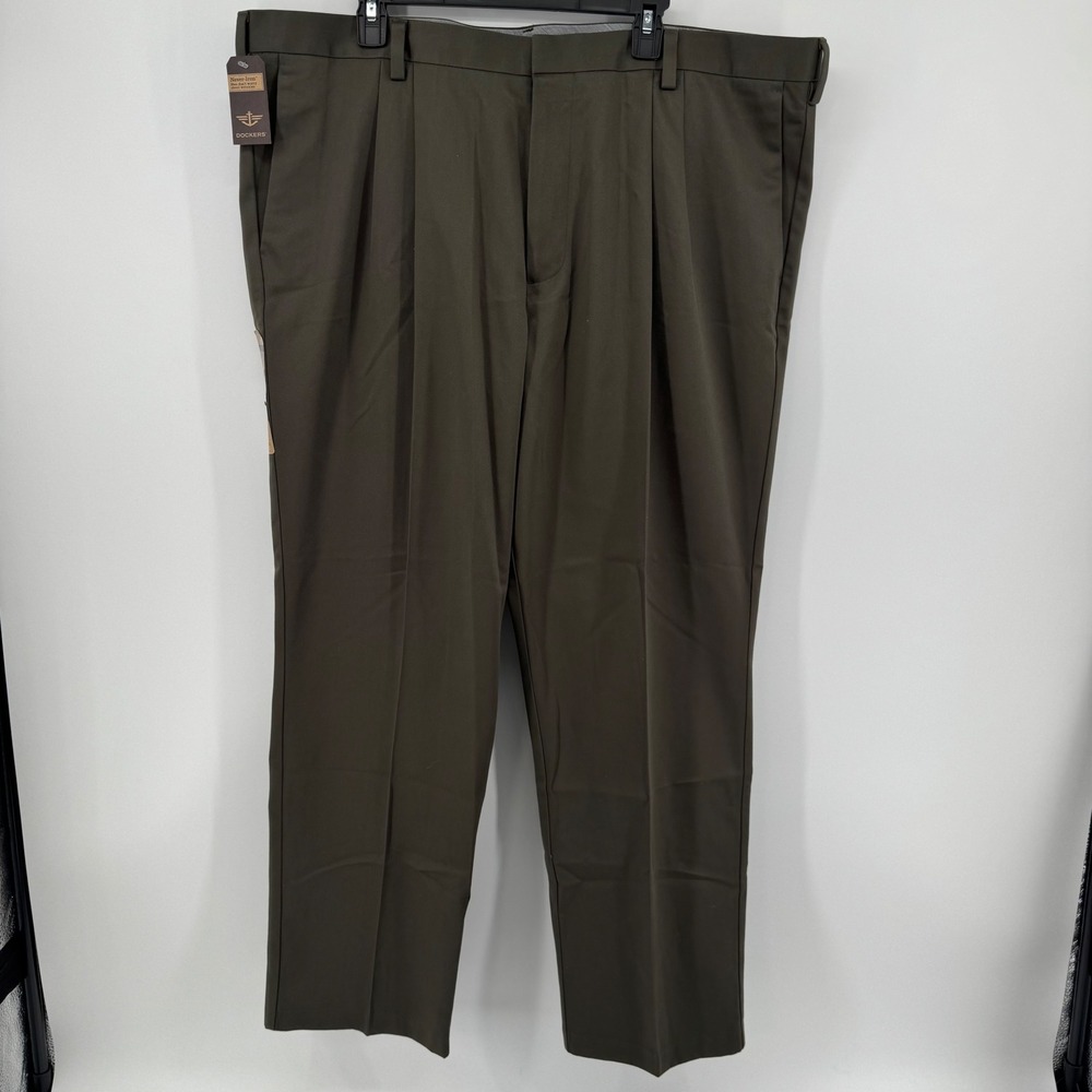 Dockers D3 Classic Fit Pleated Khaki Pants Mens W44 L30 Never Iron Olive Green - Picture 2 of 11